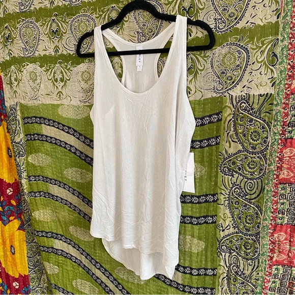 NWT Varley Light Gray Anta Relaxed Racerback Activewear Tanktop Size Medium - Picture 6 of 11